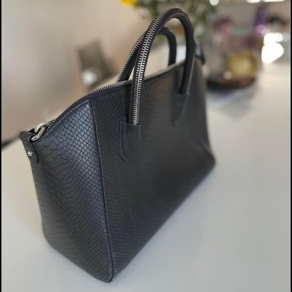 Leowulff Faux Croc with zipper Handle Detail - Picture 2 of 5